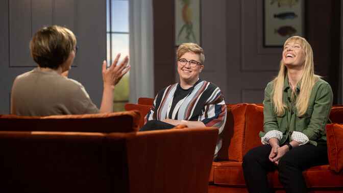 Eestit külastavad turistid koputavad vanalinnas seinu ja imestavad tühjuse üle