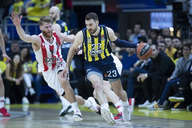 Fenerbahce viis seeria Olympiakosega otsustava kohtumiseni