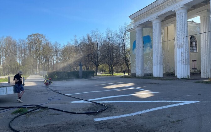 Narva laguneva kultuurimaja ette ilmus Mariupoli teatri eest tuttav kiri