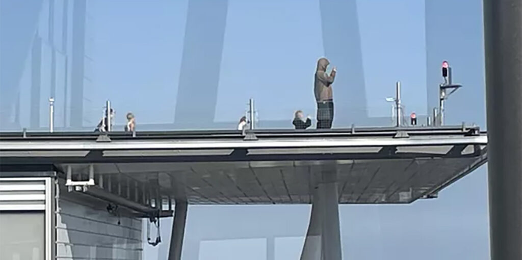 Ohtlik olukord: noored ronisid Soomes tornmaja katusele