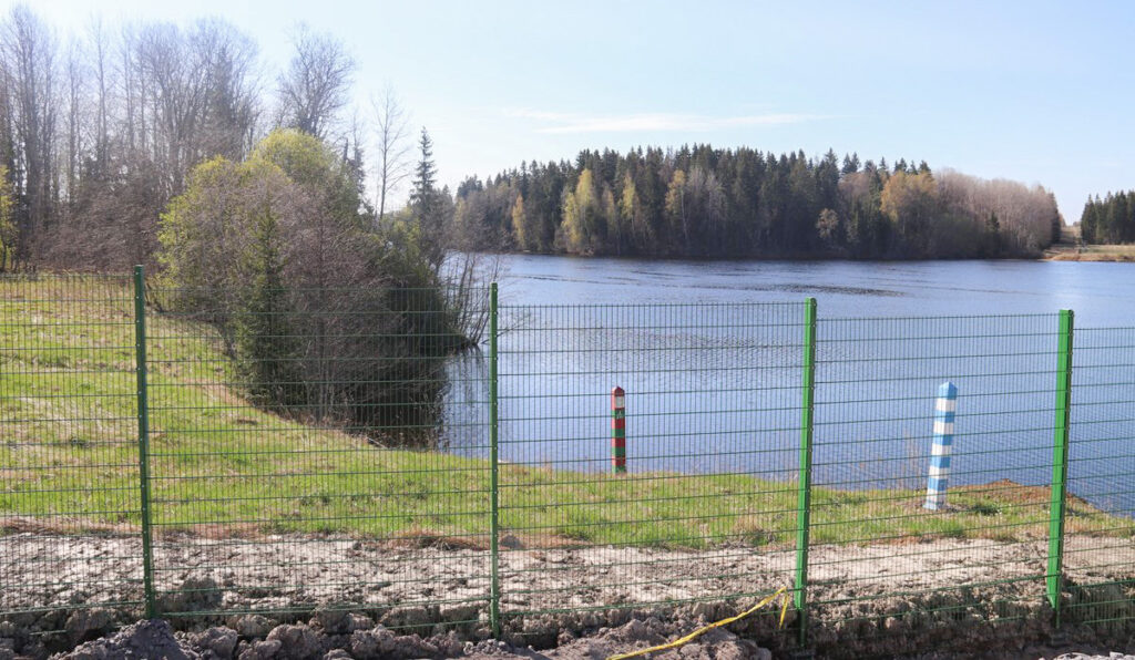PILDID: Soome-Vene piirile pidi jutu järgi rajatama müür, tulemus on aga kerge aiake