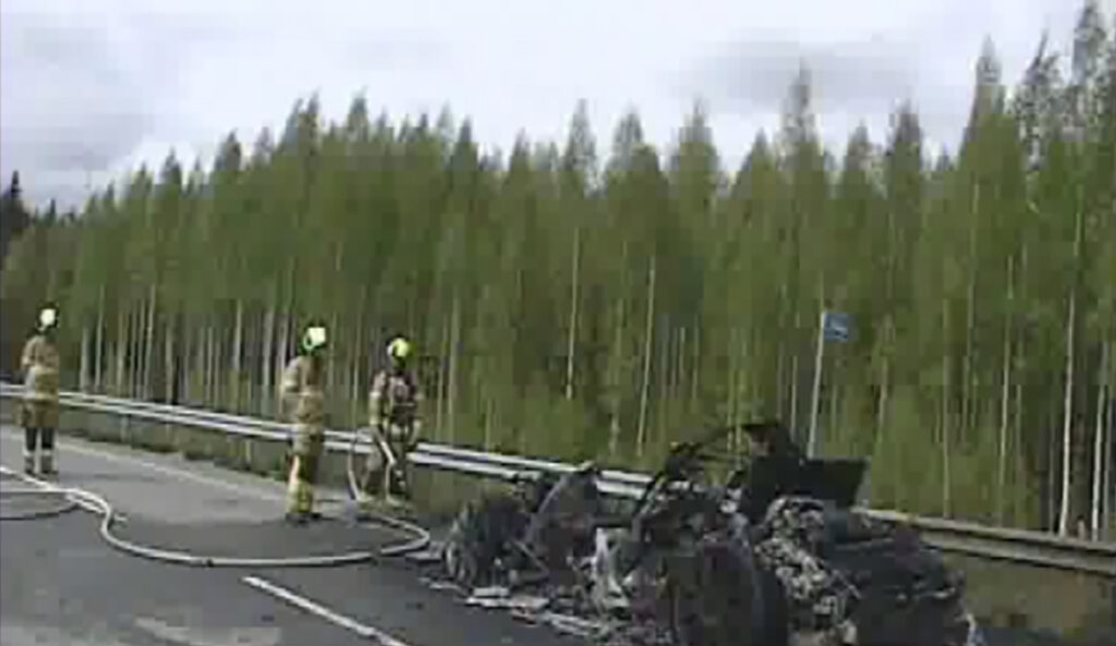 Soome politsei jagas pilti hübriidautodega kaasnevatest ohtudest