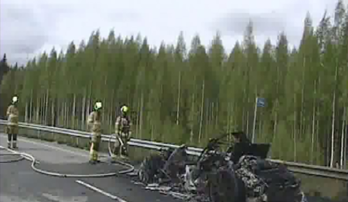 Soome politsei jagas pilti hübriidautodega kaasnevatest ohtudest