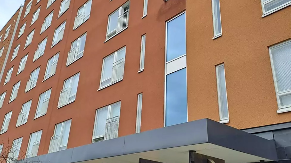 Soomes kukkus juba teine inimene sama maja rõdult alla