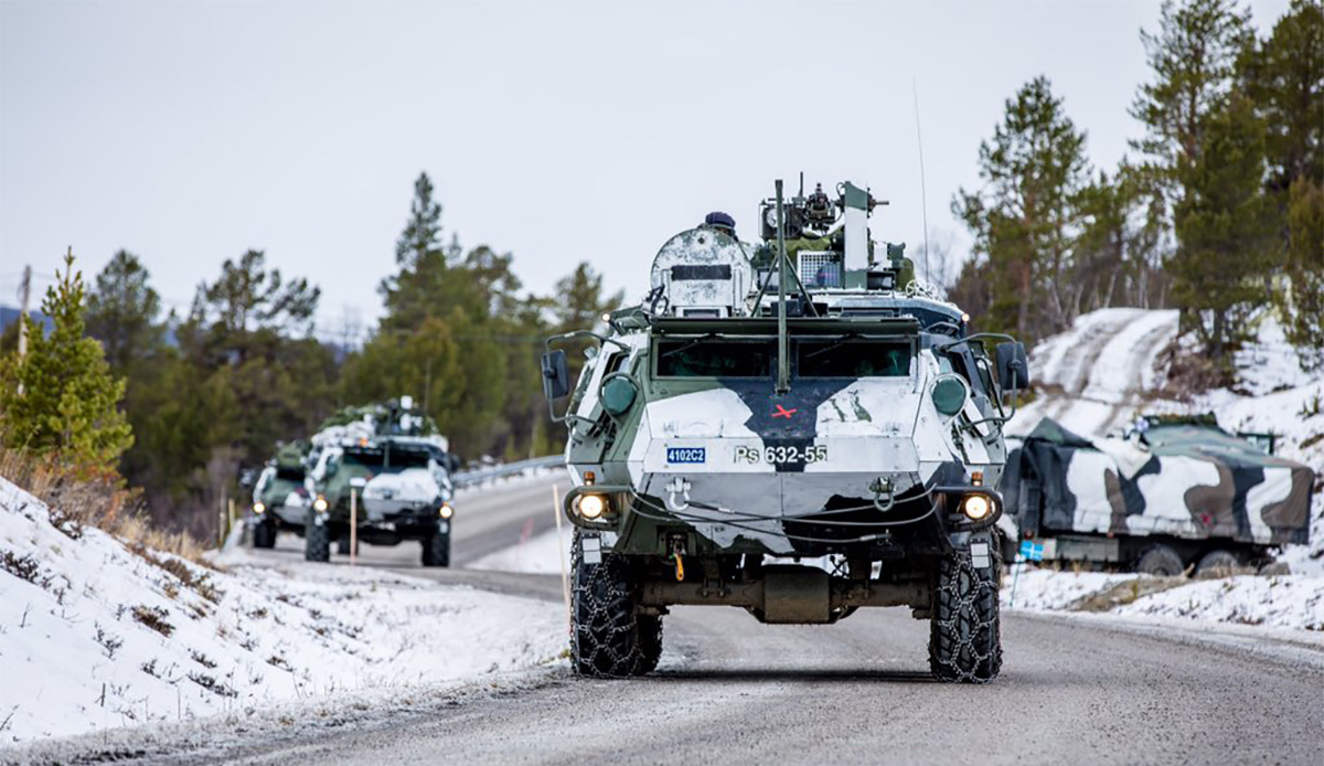 Soomes liiguvad kaitseväe kolonnid suurõppusele