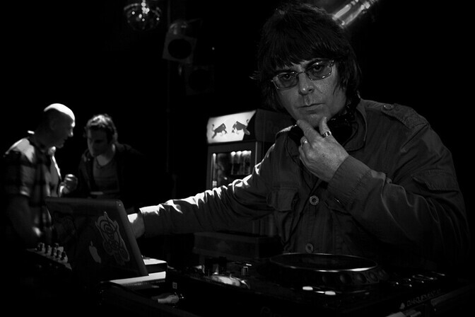 Suri ansambli The Smiths bassimängija Andy Rourke