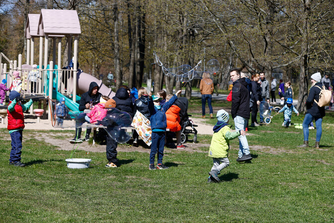 Suurperede pidupäeva varjutas valitsuse plaan vähendada perehüvitisi