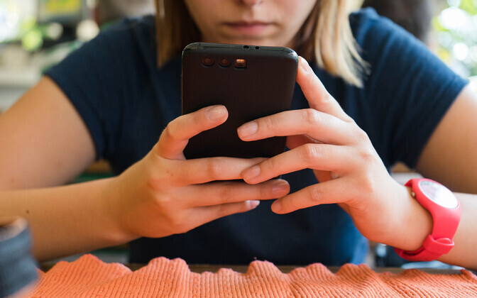 Uuring: koolid jälgivad üha enam õpilaste veebikäitumist