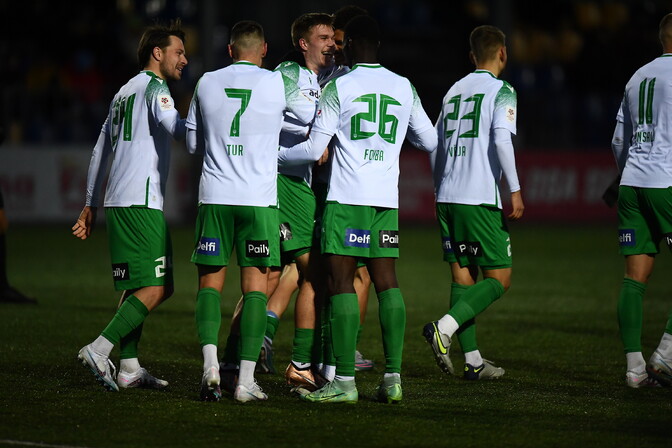 VAATA OTSE | Kuidas peatreenerita Levadia rannalinnas hakkama saab?