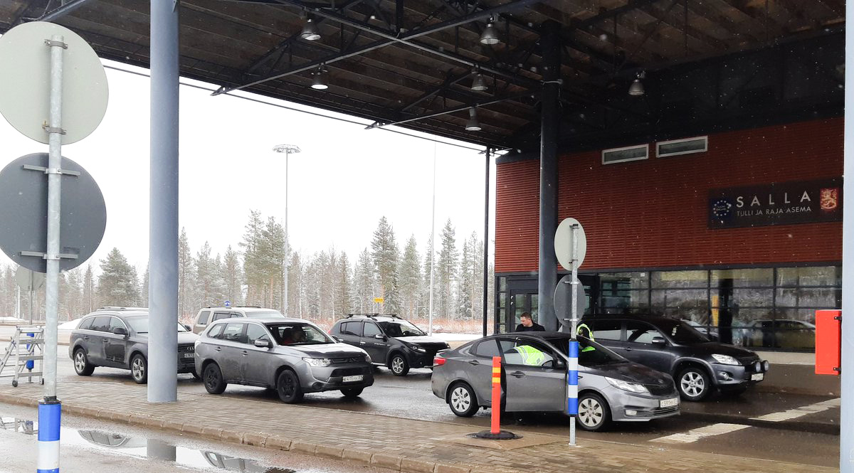 Venemaale kütust tooma sõitvaid soomlasi saadetakse nüüd karjakaupa piirilt tagasi – milles asi?