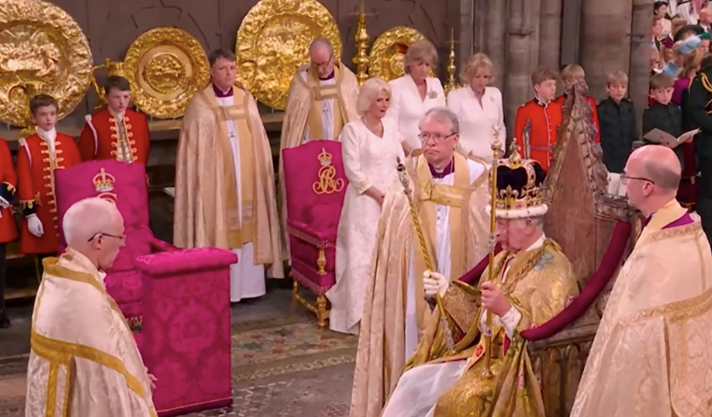 VIDEO: Inglise kuningas sai krooni pähe