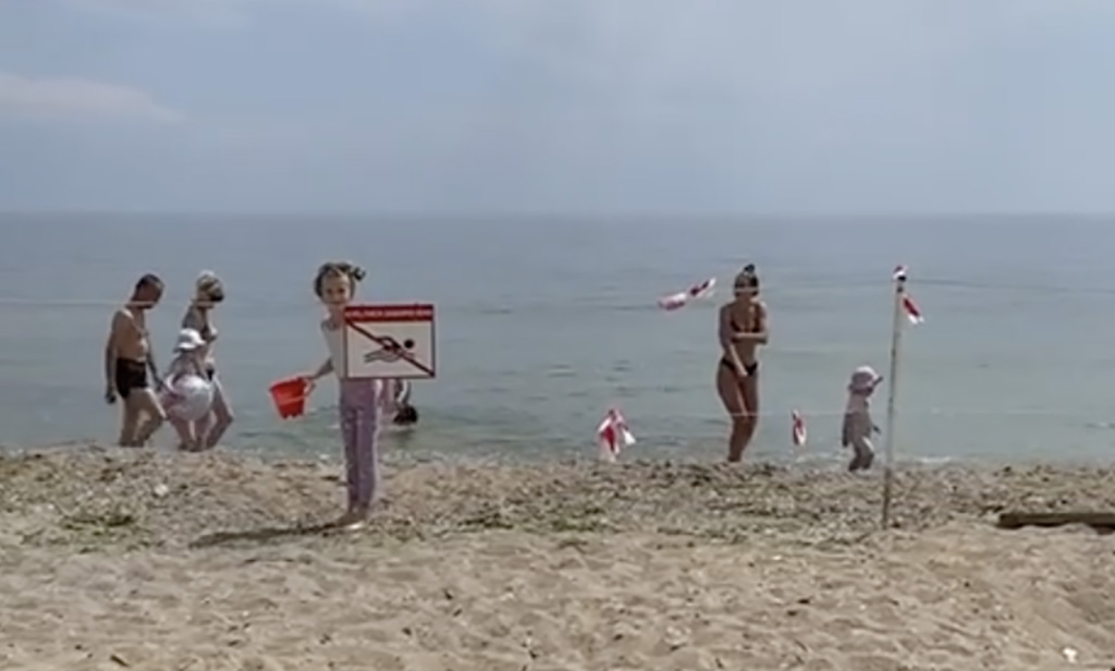 VIDEO: Ukraina kuurordis algas rannahooaeg, aga ujuma minna ei tohi