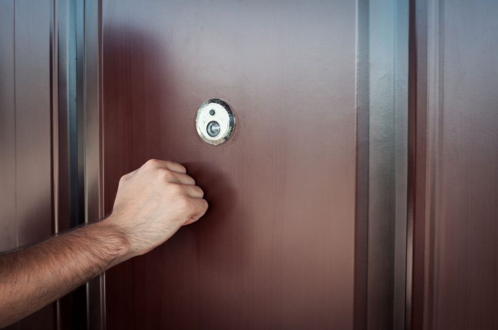 Anekdoot: ära koputa, kedagi pole kodus!