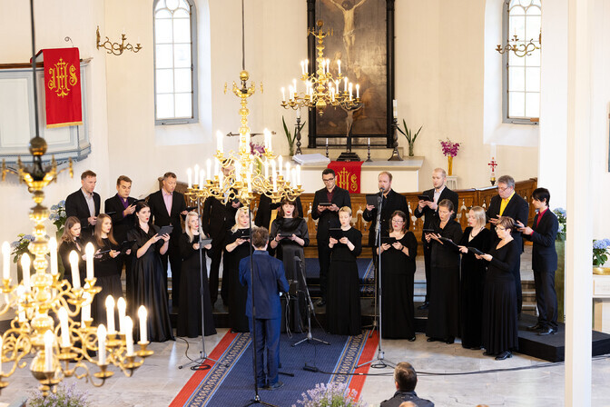 Galerii: Kärdla kirikus kõlas Hiiumaa heliloojate looming