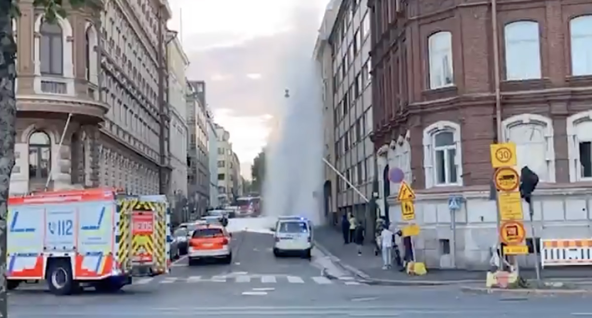 Helsingis lõhkes tänaval veetoru