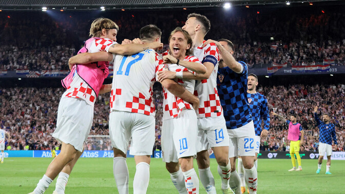 Holland viigistas kuuendal lisaminutil, aga finaali pääses Horvaatia