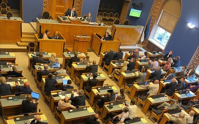 Otse kell 15 riigikogus: perehüvitiste seadus ja valitsuse usaldushääletus