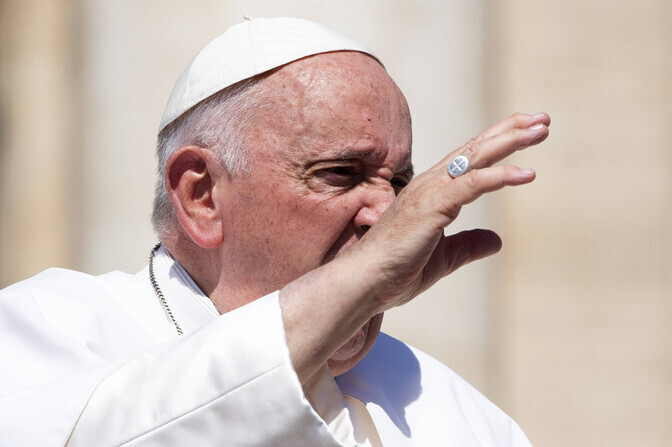 Paavst läheb songaoperatsioonile