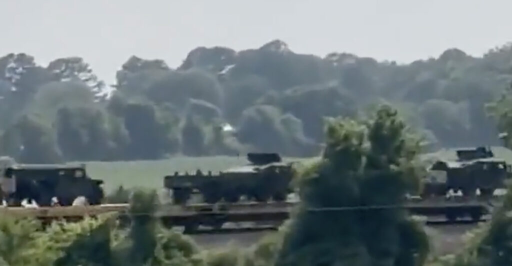 VIDEO: Midagi on toimumas – USA-s on märgatud paljudes osariikides sõjaväe ešelonide liikumist