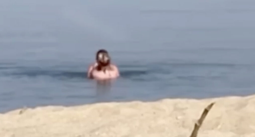 VIDEO: Ukraina paarike eiras hoiatusi, suples meres