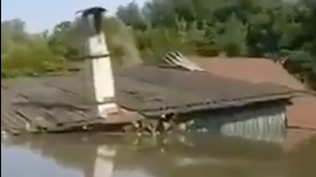 VIDEO: Ukraina üleujutuse piirkonnas on näha ainult katuseid