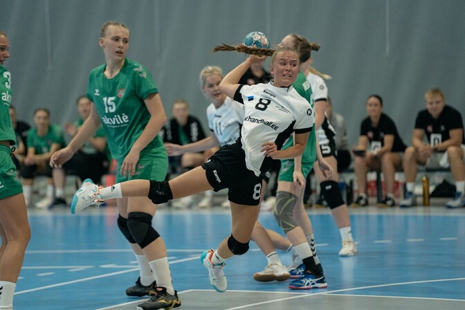 Eesti neidude käsipallikoondis alistas Riias võõrustajad