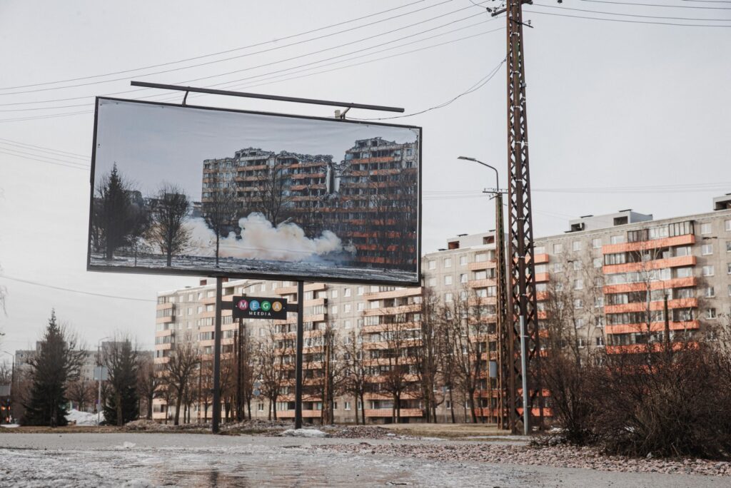 SÕNUM JÕUDIS KOHALE | Tallinlasi šokeerinud näituse autor: „Inimestel on hirm ja maailm on ebakindel. Aga see ei tähenda, et sellest peaks vaikima.“