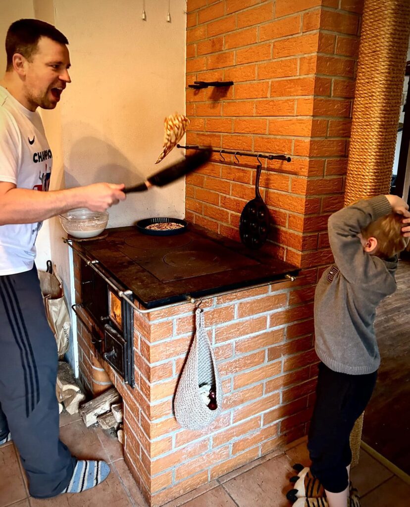 Lõbus pühapäeva hommik maitsvaid pannkooke tehes!