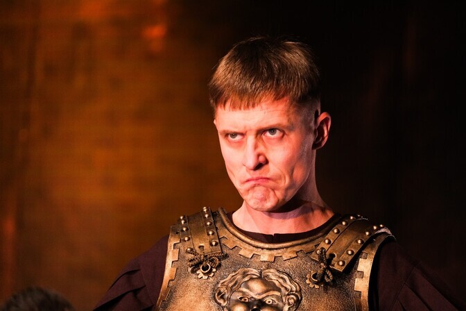 Arvustus. “Caligula”: üleoleku kunst