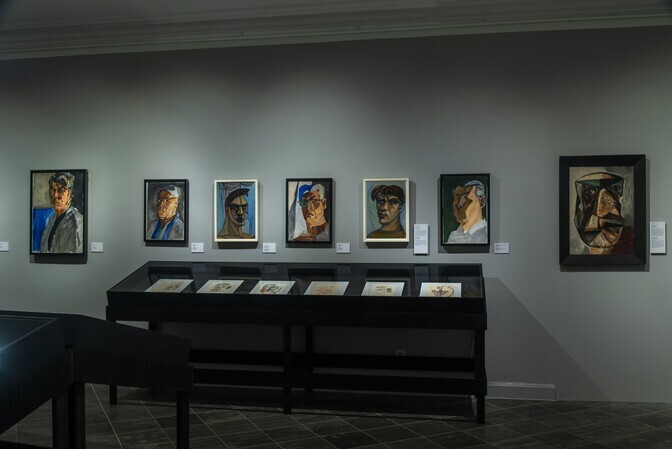 Arvustus. “Mina metamorfoosid. Henn Roode autoportreed”: näkku joonistatud tõde