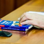 Более 1,8 млн рублей взыскали с чиновницы в Артёме за незаконную раздачу квартир