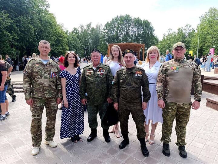 В Алексине ветерану СВО помогли с документами, выплатами, протезом и работой