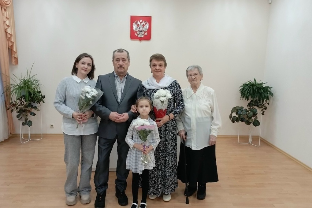 В Кондопоге отметили «сапфировую» свадьбу супруги Зубовы