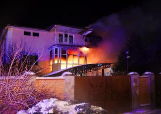 Война. Тысяча четыреста двадцать пятый день. Российские войска продолжают атаковать украинскую энергетику в холода. Без света остается Киевская область