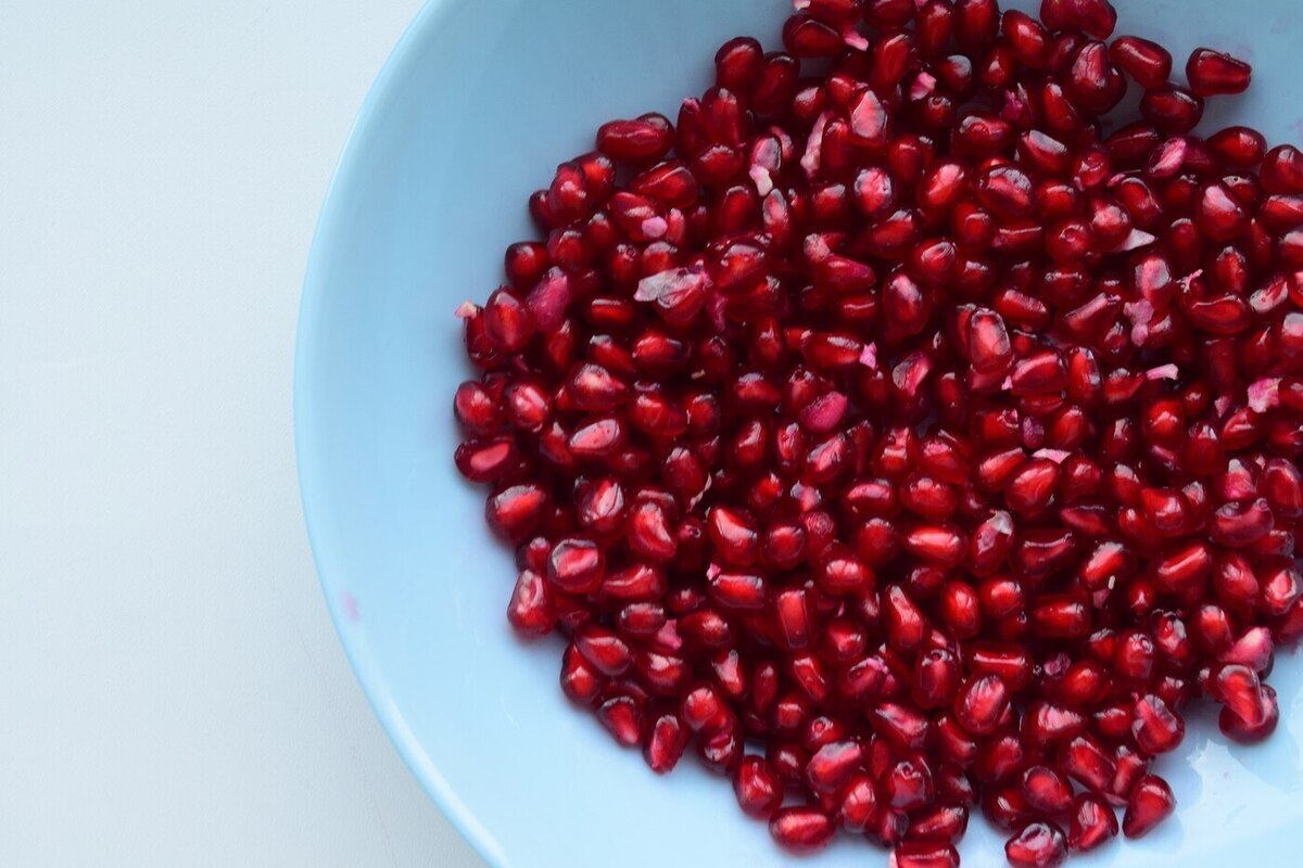 Врач Даньков посоветовал добавить киви и гранат в зимний рацион