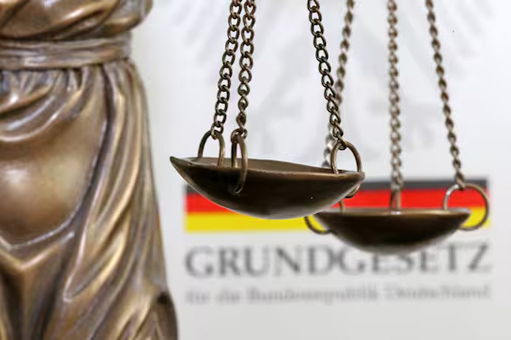 Германия — Семь лет под замком: суд по делу о многолетней изоляции семьи