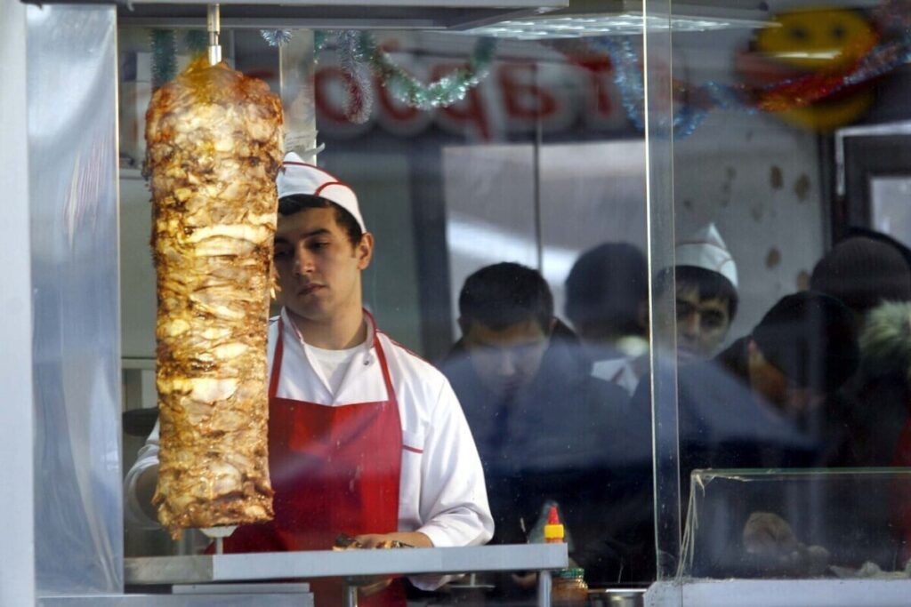 Диетологи назвали самый полезный стритфуд