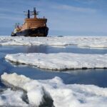 Для спасения застрявшего во льдах теплохода выслан ледокол