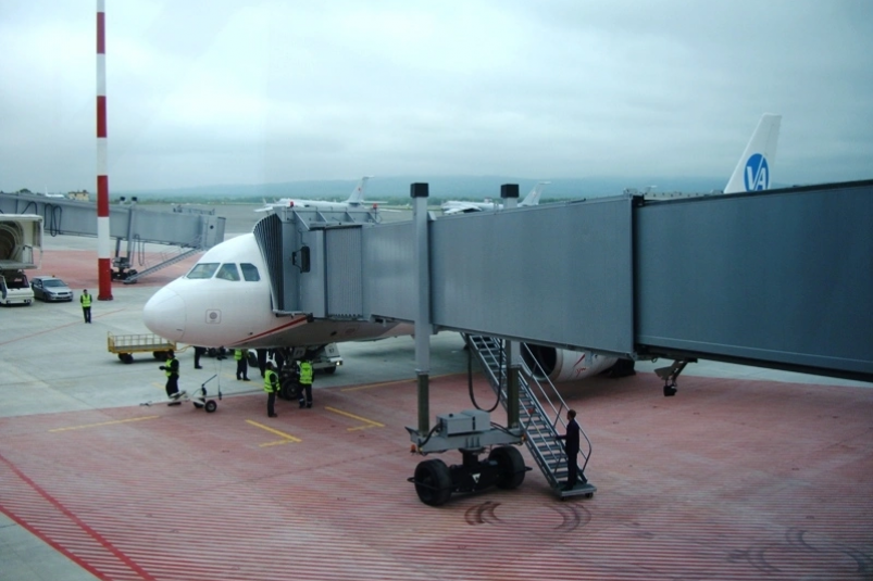 Из-за снегопада в Москве и во Владивостоке задерживаются авиарейсы