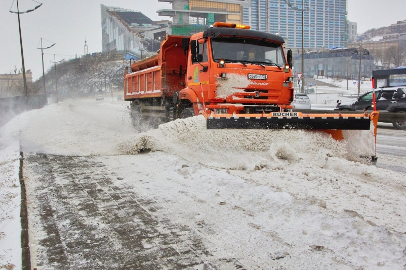 Константин Шестаков дал два дня на расчистку дорог Владивостока после снегопада
