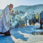 Крещенские морозы не помешали Крестному ходу и купаниям на Русском острове