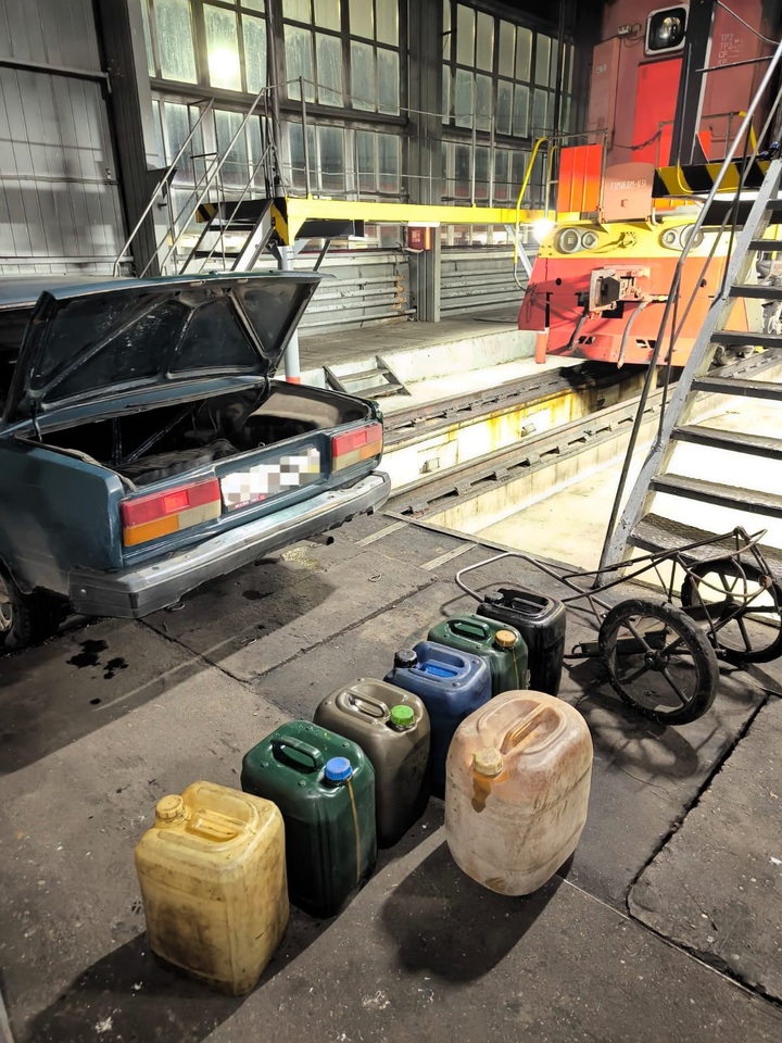 Перед судом предстанет машинист, который пытался украсть 120 литров дизеля в Тверской области