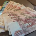 Якубович удивился зарплате акушерки из Челябинска