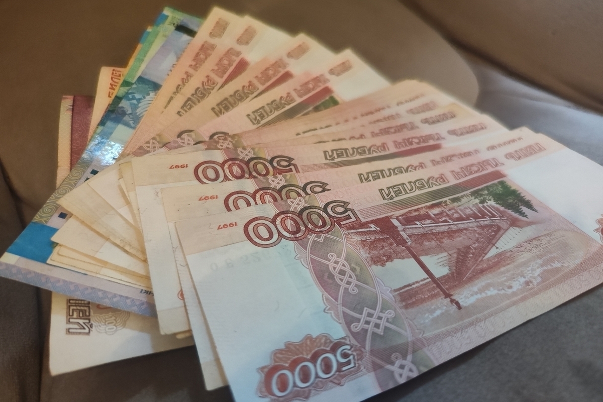 Якубович удивился зарплате акушерки из Челябинска