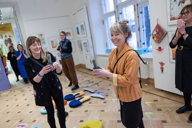 Galerii: lastekirjanduse keskuse uus nukunäitus kutsub emotsioone ära tundma