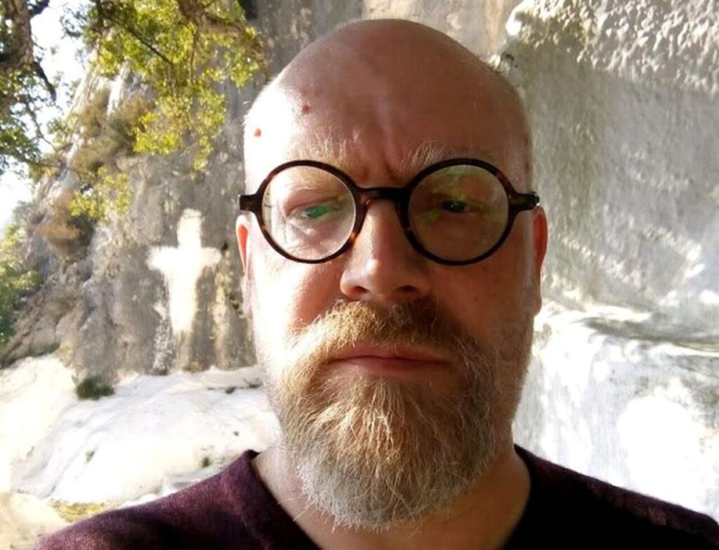 ( : ) kivisildnik: väljasureva luulurahva agoonia ehk Narragonia