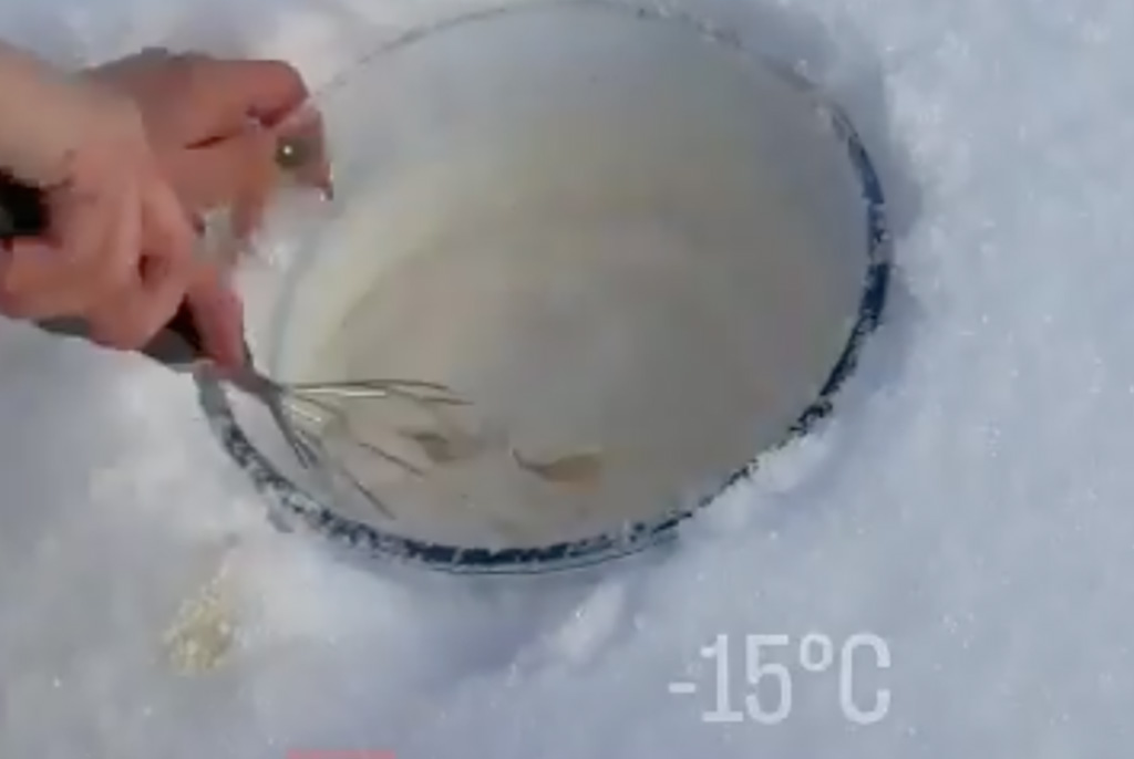 VIDEO: Kanada ema näitas, kuidas teha õues 15 külmakraadiga jäätist