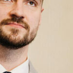 VISIONEST INSTITUTE PODCAST I Ehitajad ja lõhkujad: mida õpetab Alar Tammingu “Teadvuse sünd” Eesti juhtidele?