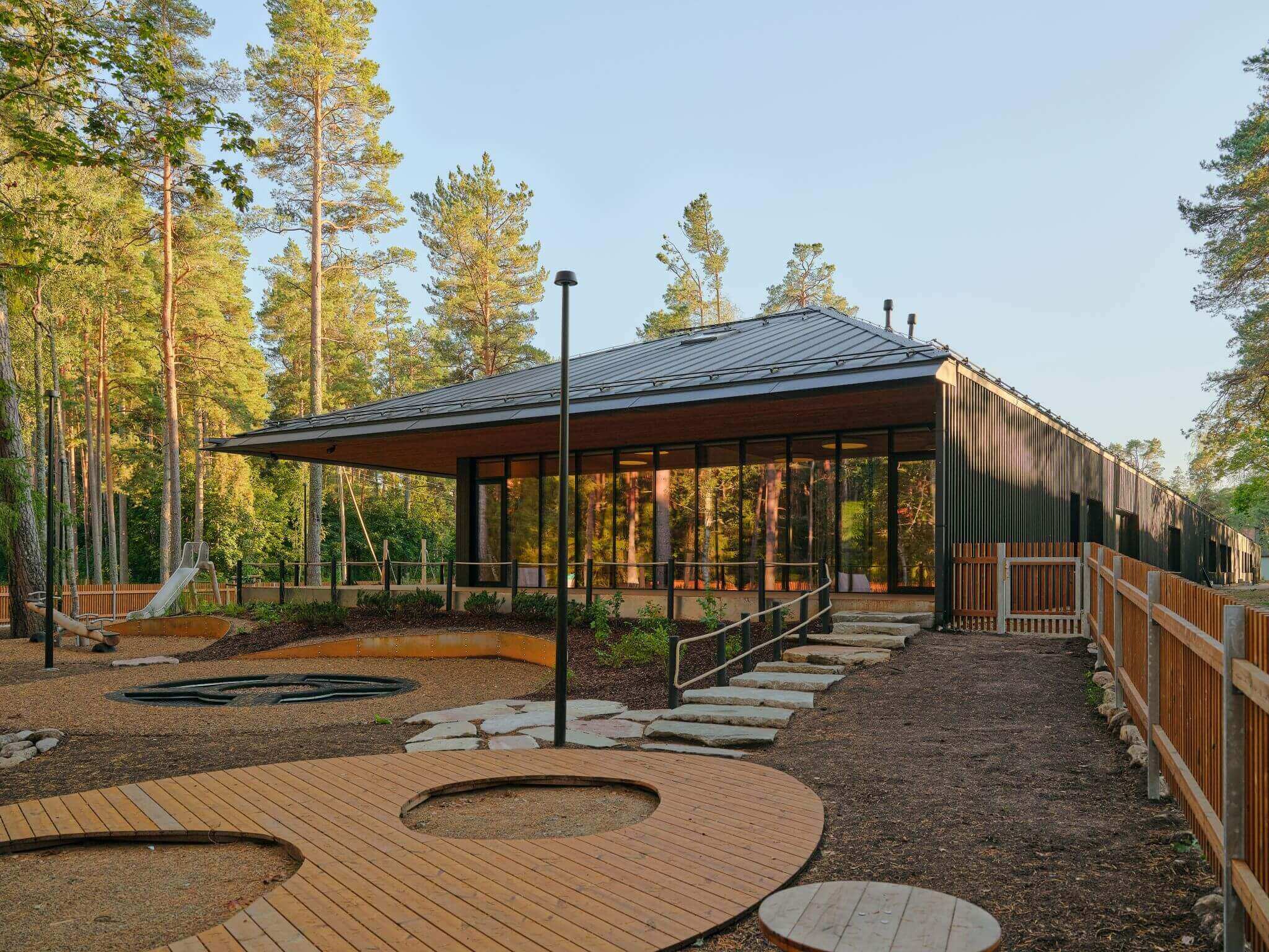 Alar Karis aastapäevakõnes: “Hea töötaja pole mitte see, kes lahkub kontorist viimasena, vaid see, kelle töö on tehtud”