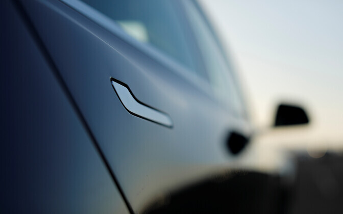 Hiina keelustab turvariskide tõttu autode peidetud ukselingid